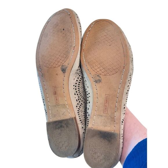✨ Vince Camuto Beige Suede Laser Cut Flats Size 7.5M -Elegant Perforated Loafers - Picture 6 of 7